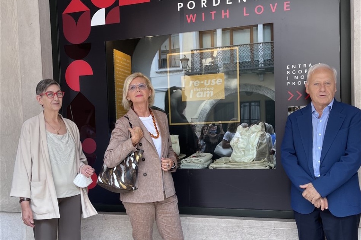 Pordenone: un temporary shop in centro per le creazioni con tessuti riciclati dalle donne in difficoltà
