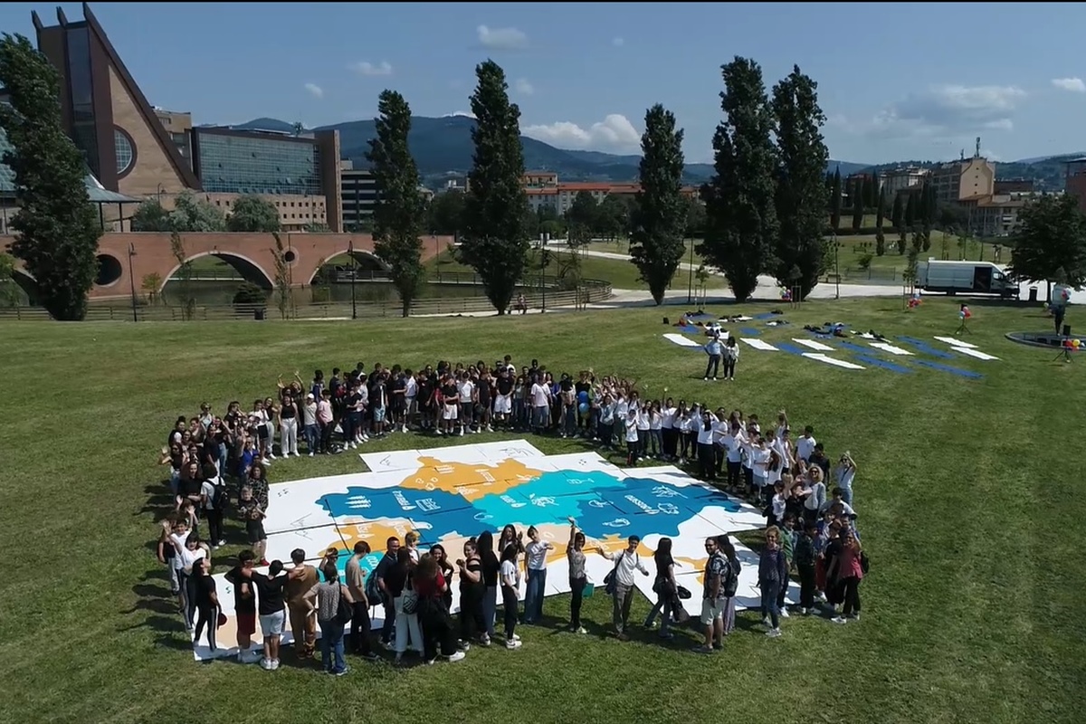 Cooperazione, in una maxi cartina le idee degli studenti per la Toscana del futuro