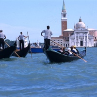 Confcooperative Lavoro Servizi porta le gondole sul Tevere, per la prima volta nella storia i gondolieri solcheranno il fiume della Capitale