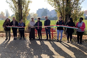 Coopattiva contro la violenza: inaugurata a Modena una panchina rossa