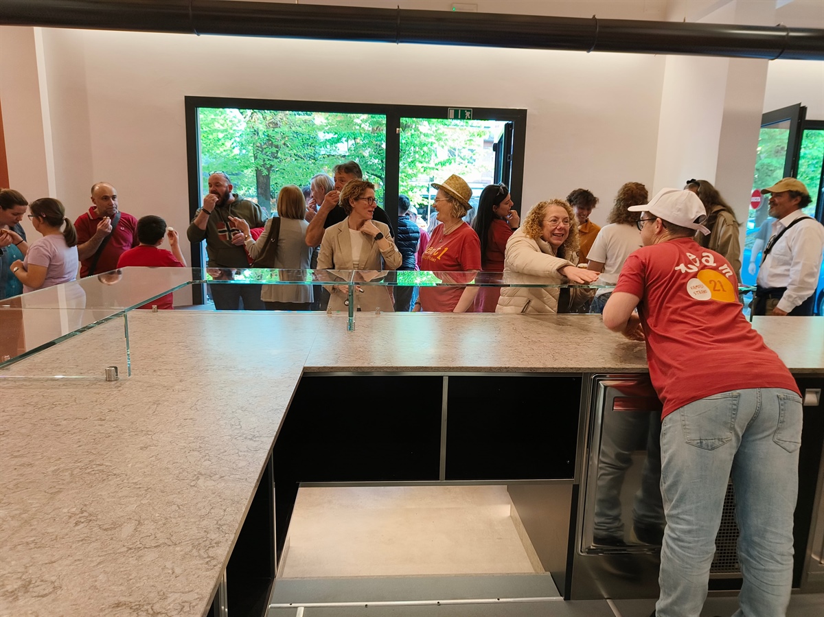 Vent1: "Famolo strano", la gelateria-pizzeria  gestita da ragazzi con sindrome di Down