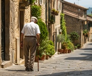 Anziani, in Italia sono 14,8 milioni: 4,6 milioni vivono soli, quasi quanto gli abitanti dell’Emilia-Romagna. Confcooperative: “Ora ripensiamo il welfare”