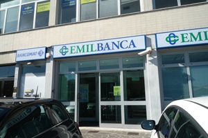 Emil Banca firma patto contro l'usura